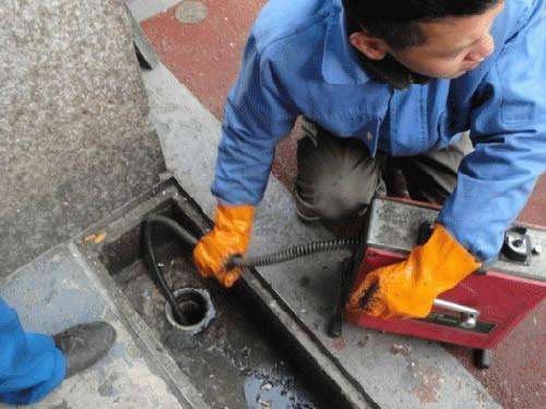 南区街道疏通下水道