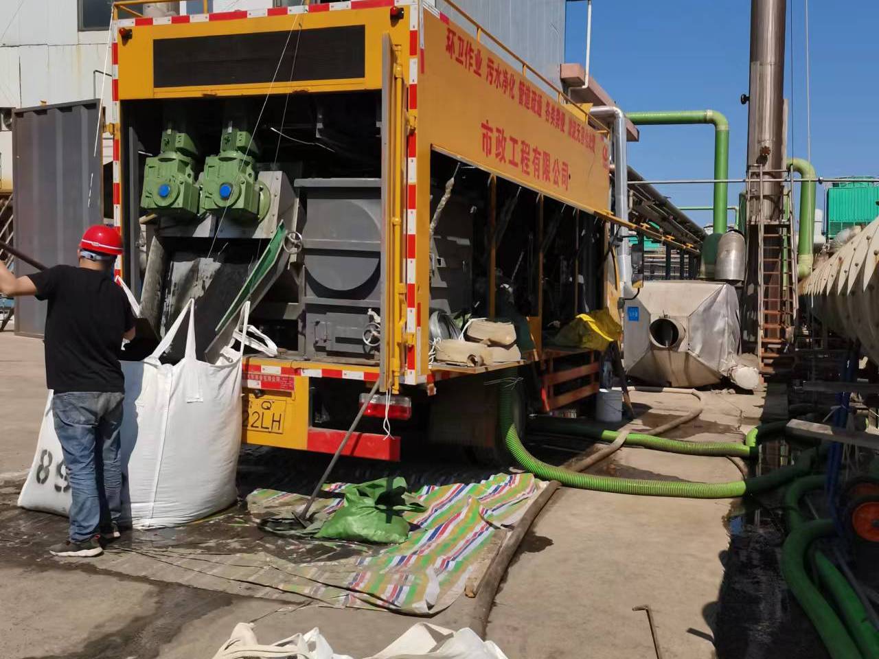 南区街道淤泥压干处理